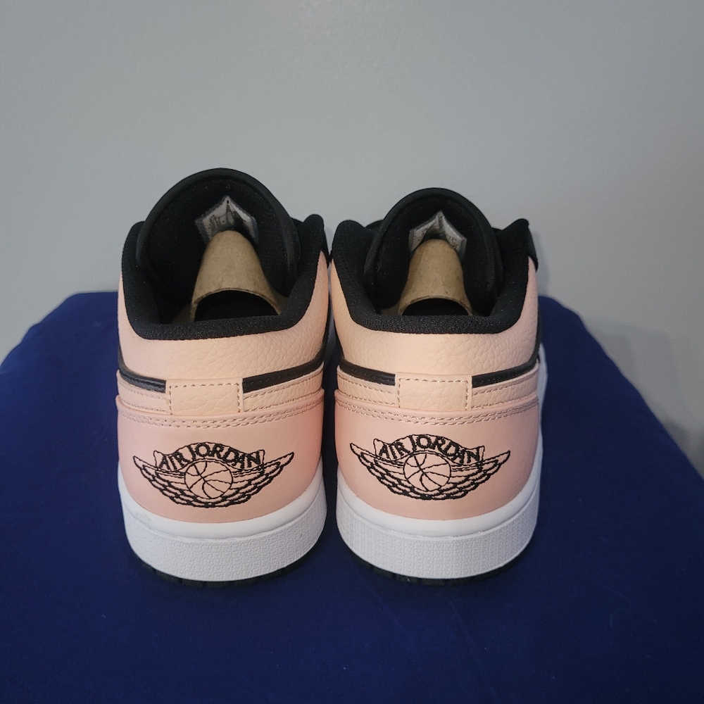 Jordan 1 Low Crimson Tint - Picture 5 of 7
